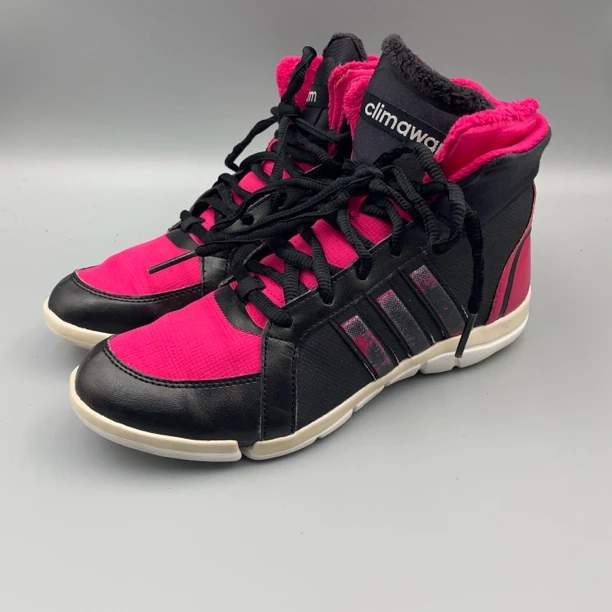 38码235 二手正品 adidas Iriya 3 训练鞋 9成新 无原盒 公价669