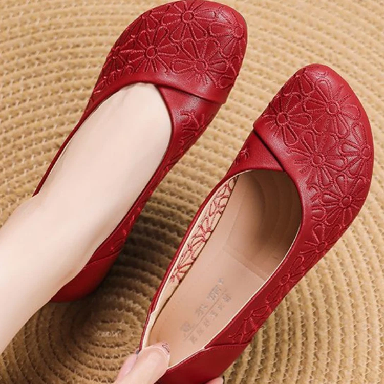 女鞋春秋皮鞋舒适中老年软底妈妈鞋平底百搭夏季黑色软底软皮鞋