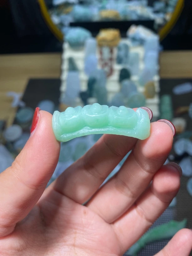 天然缅甸A货翡翠 果绿手牌