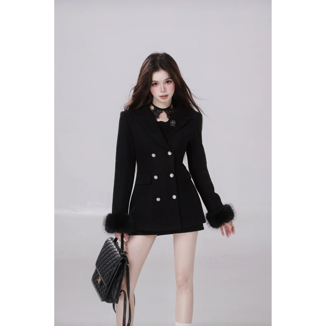 青青-画解WAHJU【纯辣酷姐-外套】修身收腰显瘦性感外套W24DF8952W