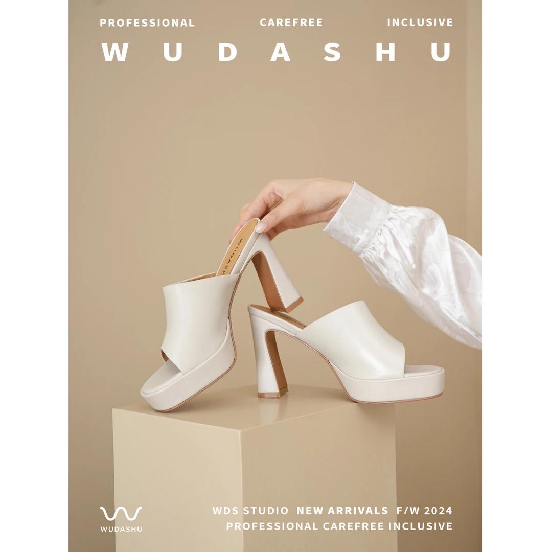 穿高跟鞋的吴大叔夏新款极简风防水台厚底方根一字外穿拖鞋10-422