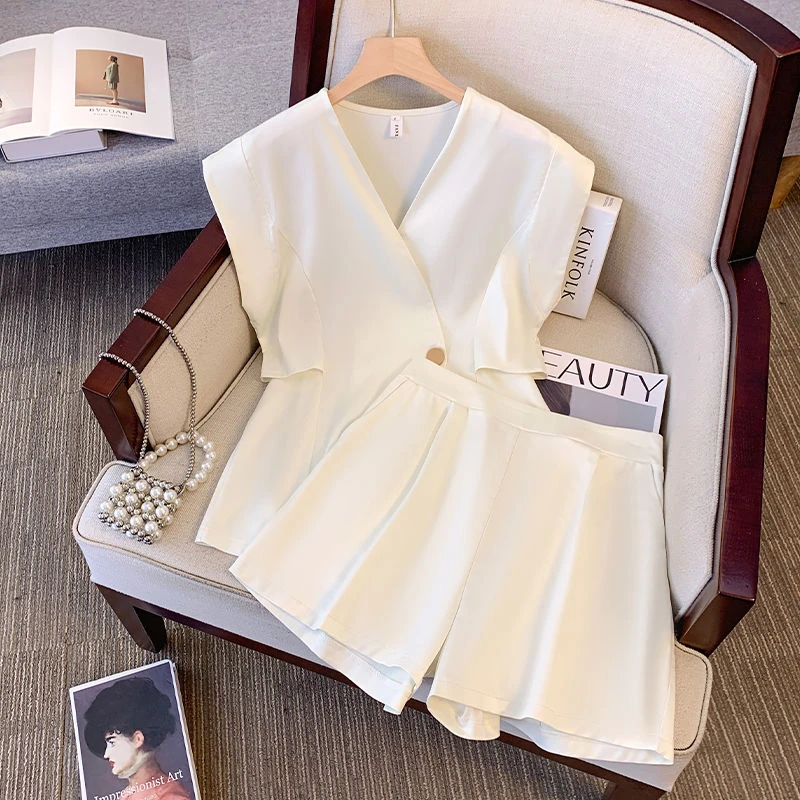 设计感小众通勤套装女夏季新款一粒扣收腰上衣短裤微胖显瘦两件套