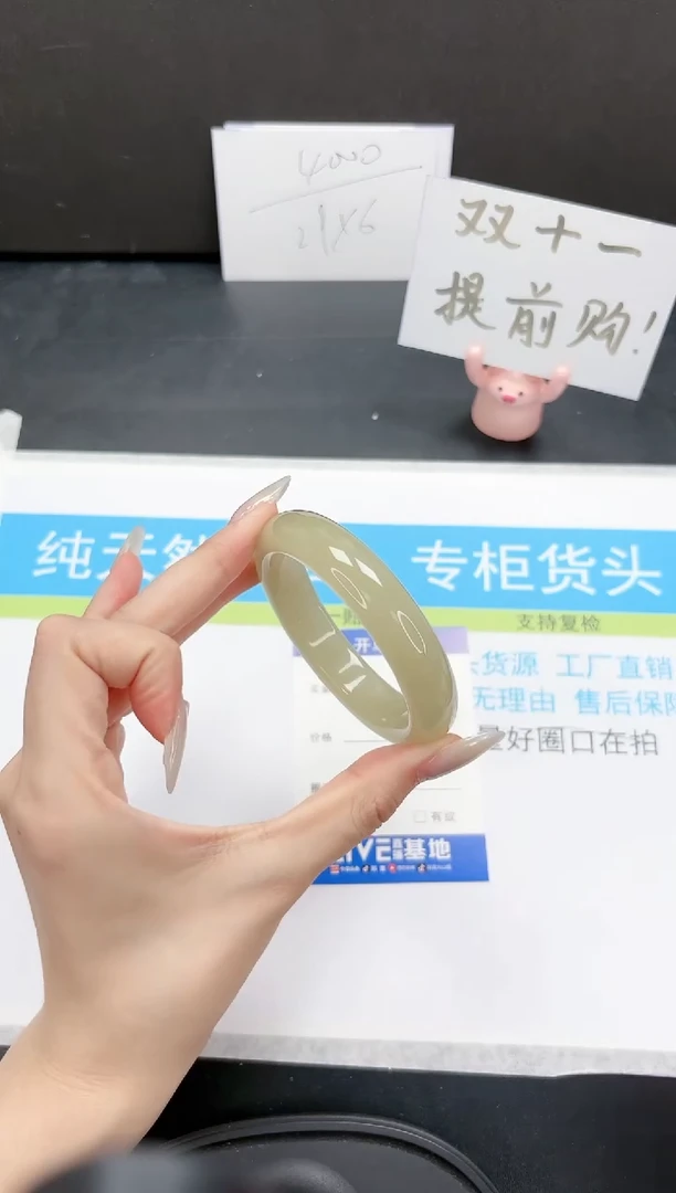 【闪购商品】石英质玉手镯未镶嵌82-59.5