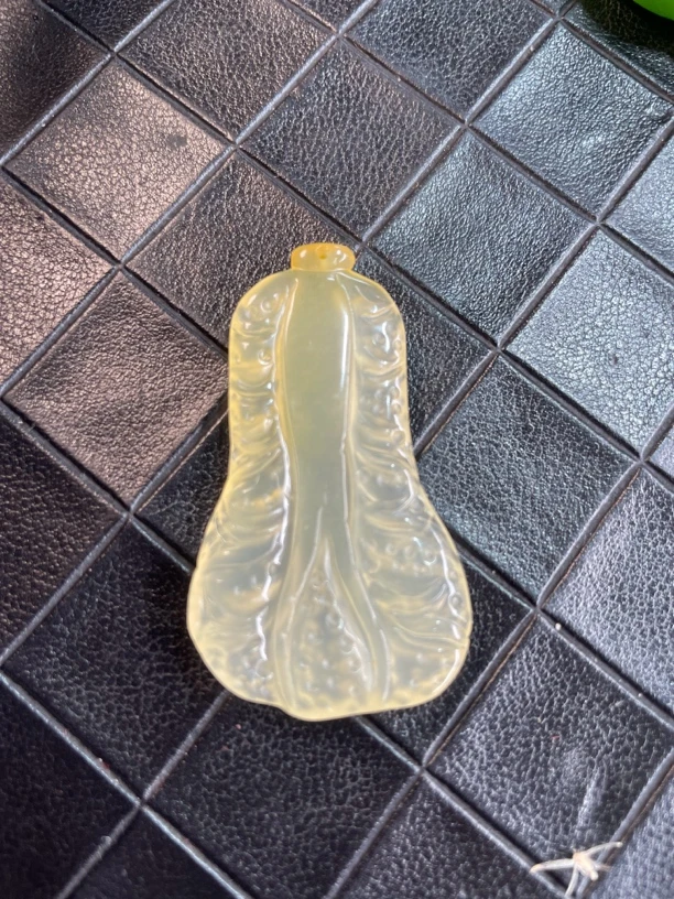 龙陵黄龙玉吊坠白菜