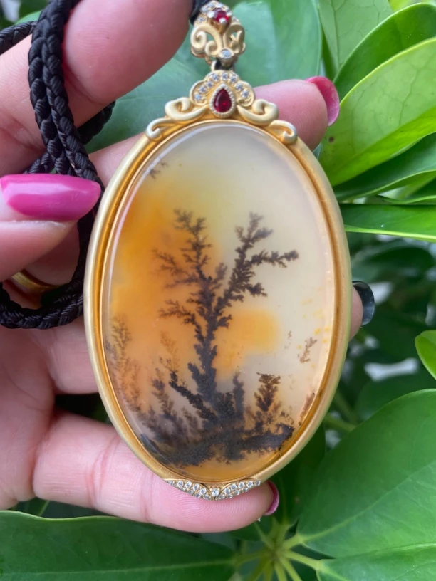 龙陵黄龙玉吊坠草花