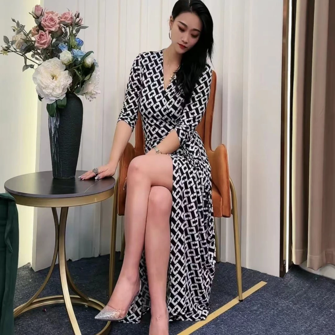 师小姐同款~黑色链条夏季一片式裹身连衣裙碎花裙沙滩裙修身显瘦