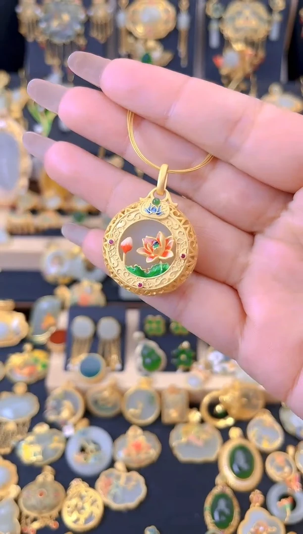 【闪购商品】和田玉吊坠银S925镀金镶嵌莲花香囊圆牌吊坠