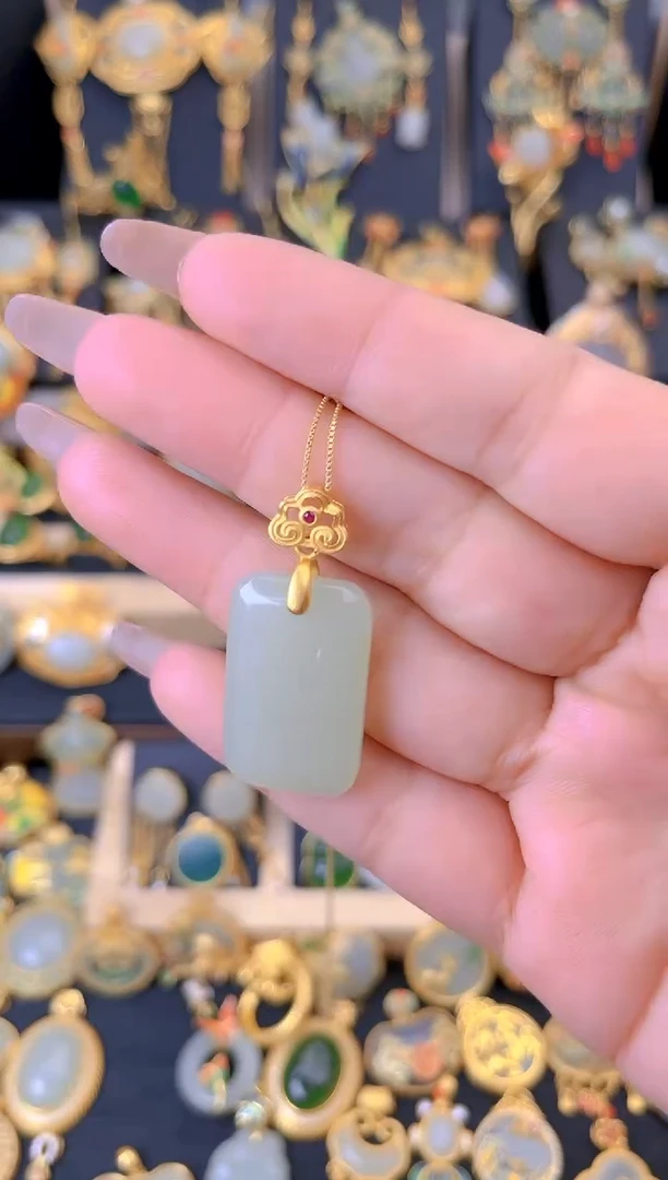 【闪购商品】和田玉吊坠银S925镀金镶嵌祥云无事牌吊坠