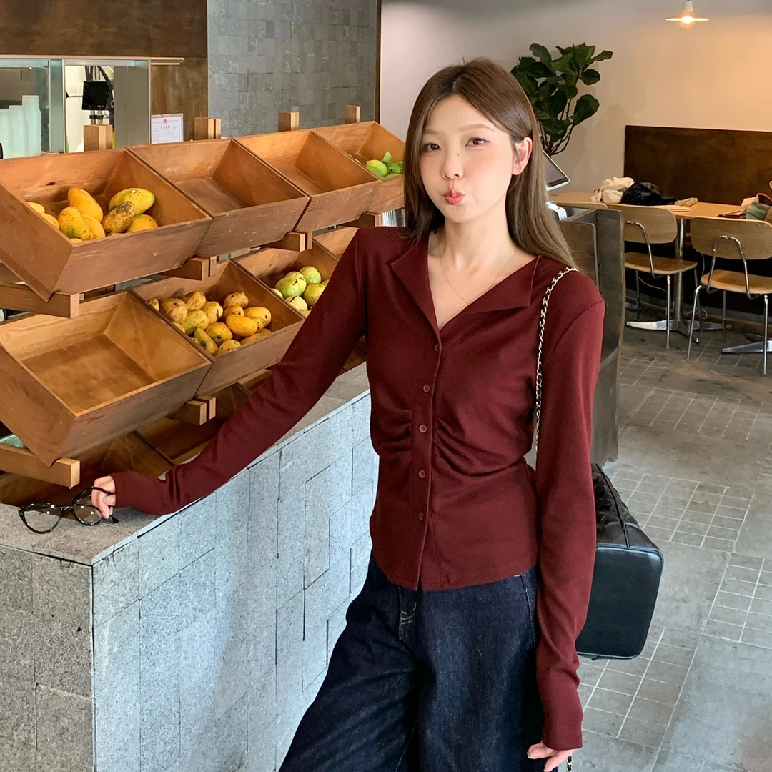 大码胖妹妹女装2024秋季新款时尚潮流显瘦设计感收腰纽扣上衣