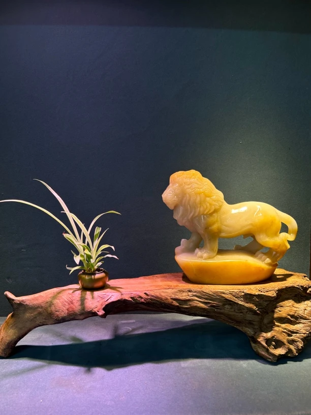 桂林鸡血玉：乾坤料居家摆件