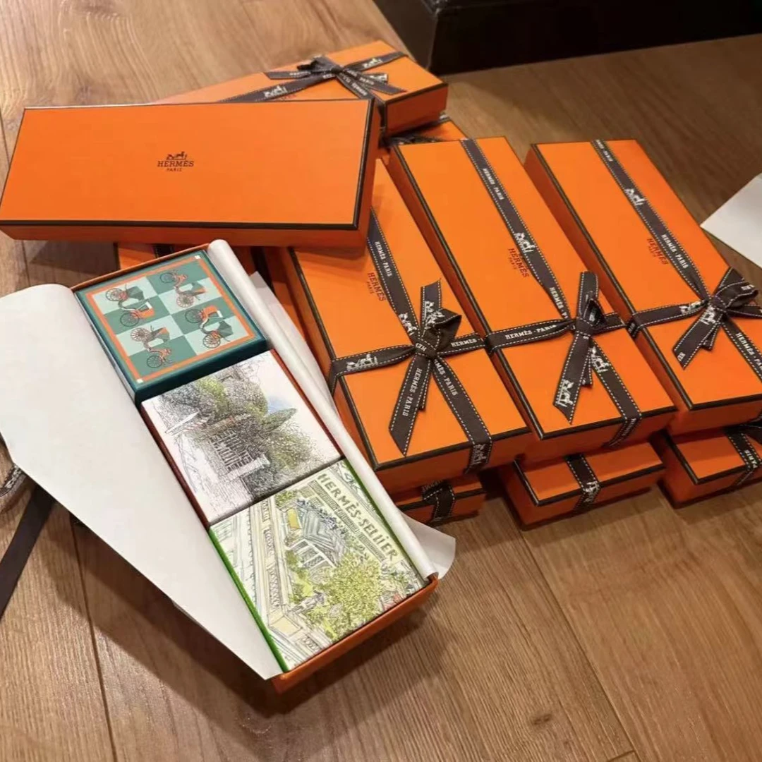 全新未使用 Hermes/爱马仕 专柜热卖香薰皂礼盒三个装配手提袋