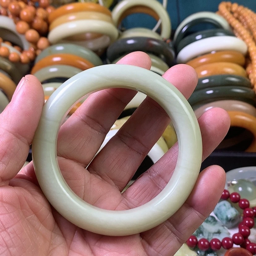 【闪购商品】蛇纹石玉手镯未镶嵌幸**鱼