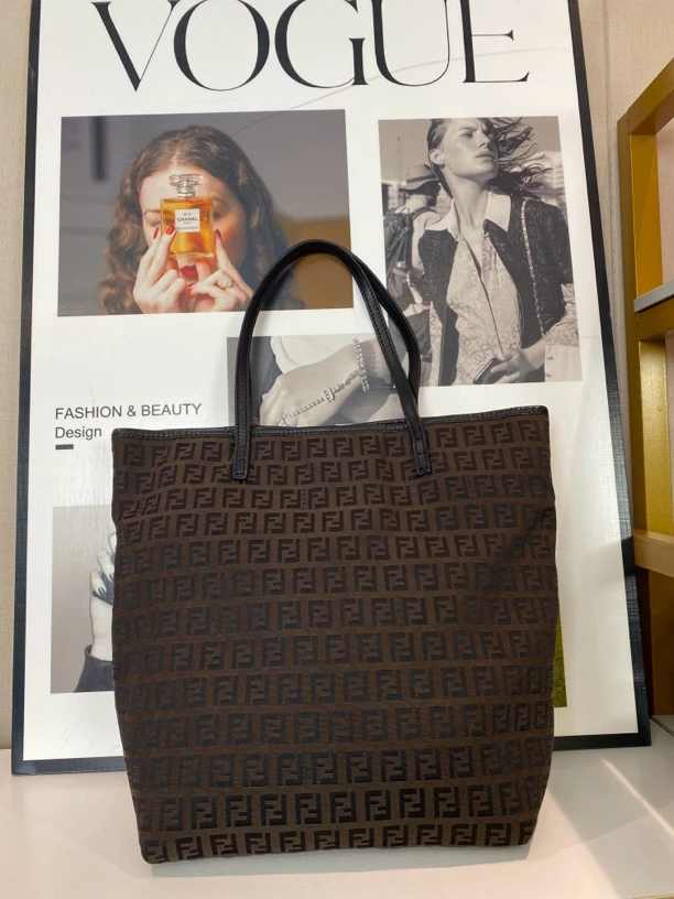 95新 FENDI/芬迪 兔兔奢G专属/芬迪托特包/JM1015001