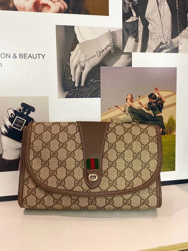95新 GUCCI/古驰 兔兔奢/古驰手拿包/240811043