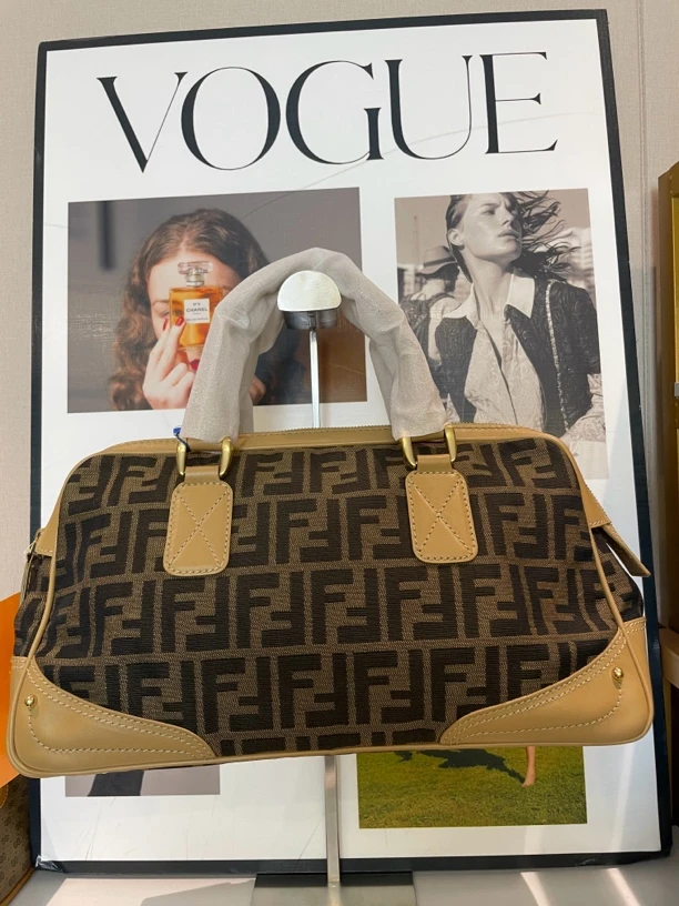 95新 FENDI/芬迪 兔兔奢G专属/芬迪手提包/230327004