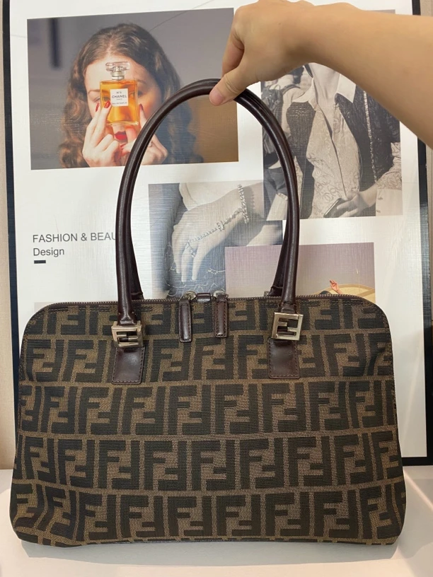 95新 FENDI/芬迪 兔兔奢/芬迪单肩包/230327094