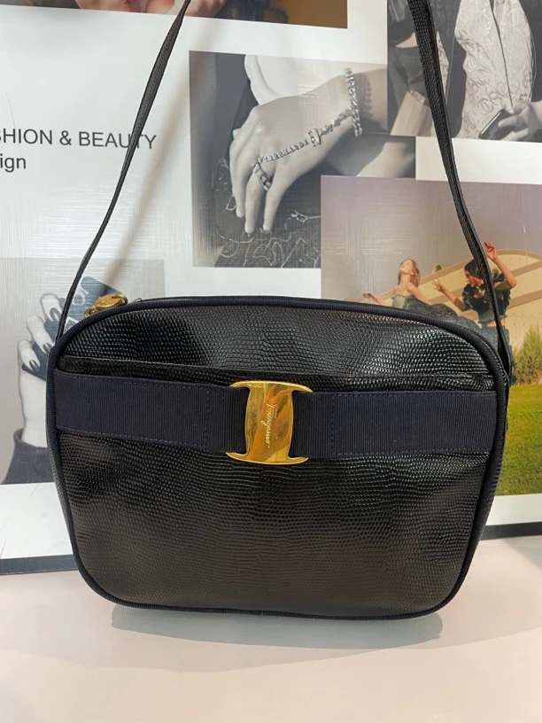 95新 FERRAGAMO/菲拉格慕 兔兔奢/菲拉格慕斜挎包/240330107