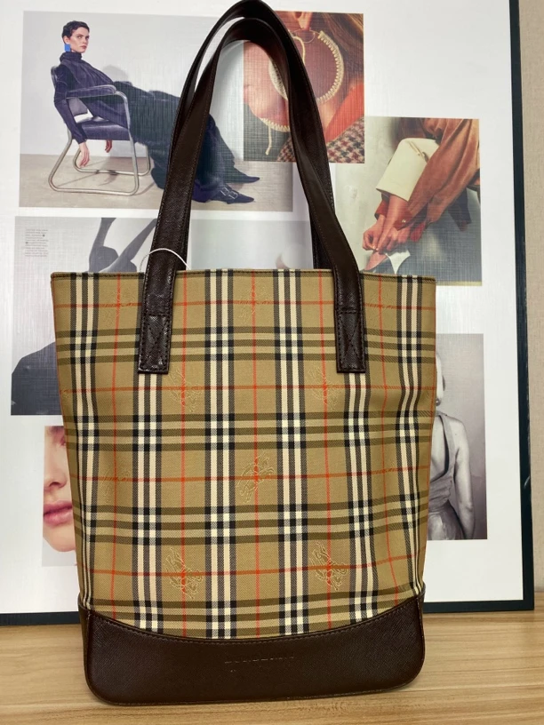 95新 BURBERRY/博柏利 兔兔奢/巴宝莉水桶/230527031