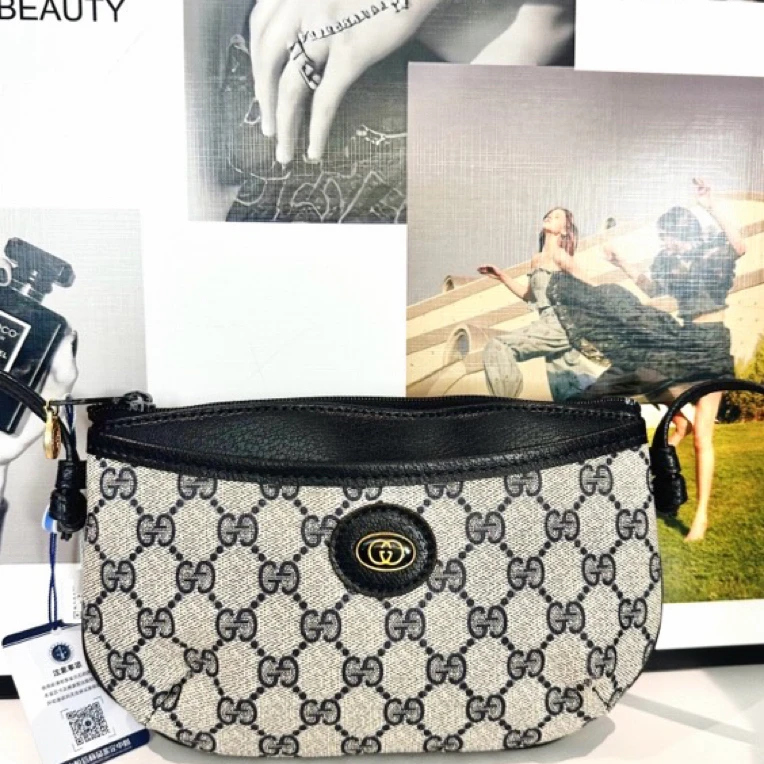 95新 GUCCI/古驰 兔兔奢G专属/古驰贝壳斜挎包/240313169