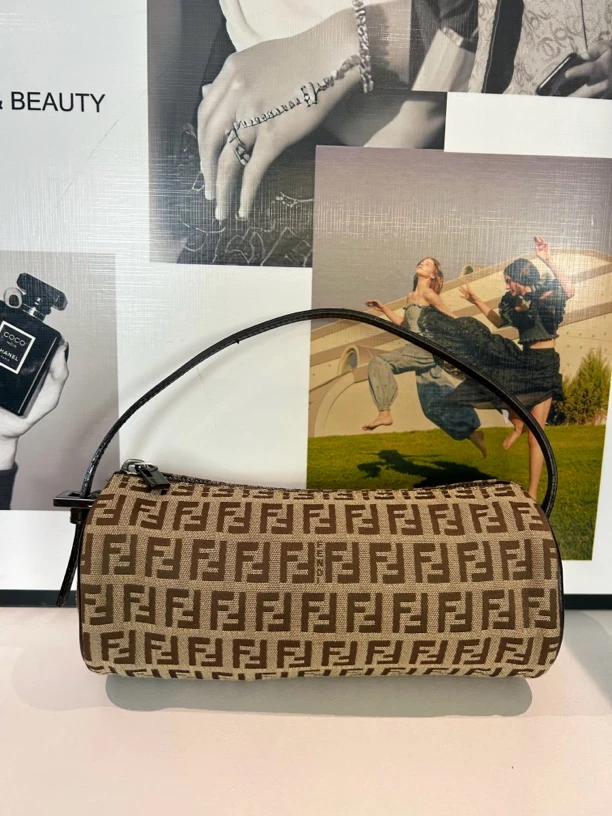 95新 FENDI/芬迪 小琪/芬迪米棕花23圆筒包/240524031