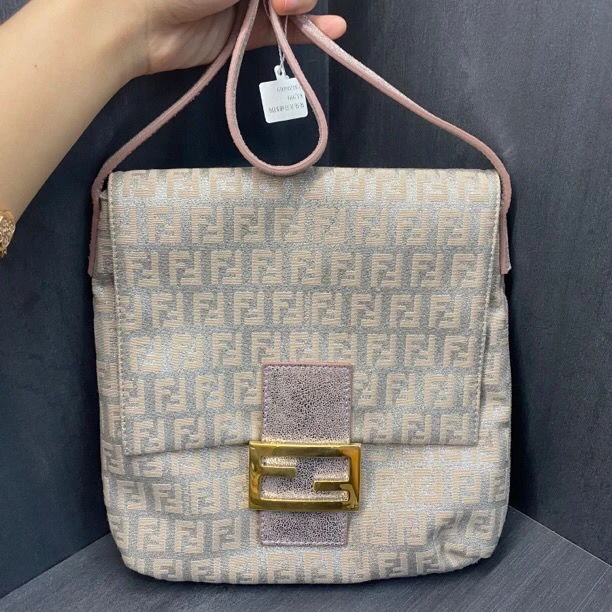 95新 FENDI/芬迪 兔兔奢/芬迪斜挎包/230206069