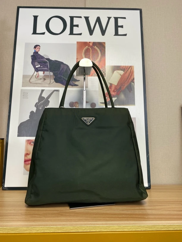 95新 Prada/普拉达 兔兔奢/普拉达托特包230307038