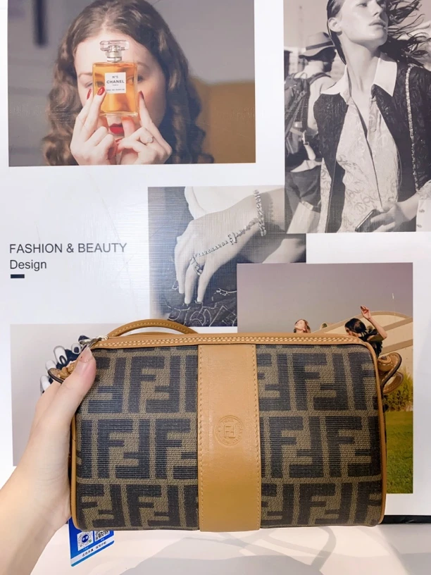 95新 FENDI/芬迪 兔兔奢/芬迪斜挎包/240610066