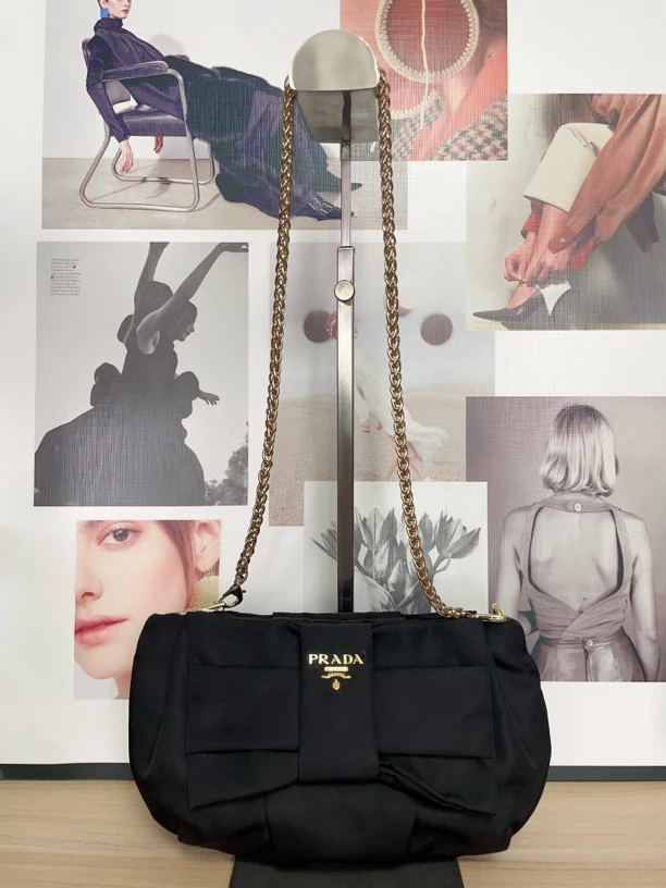 95新 Prada/普拉达 兔兔奢/普拉达黑金手拿/230414014