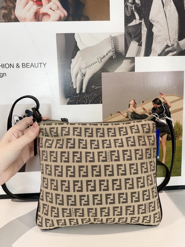 95新 FENDI/芬迪 兔兔奢/芬迪单肩包/240307177-1