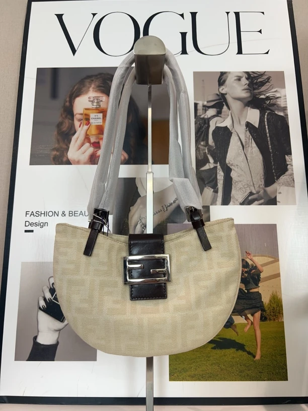 95新 FENDI/芬迪 兔兔奢/芬迪单肩包/230327058