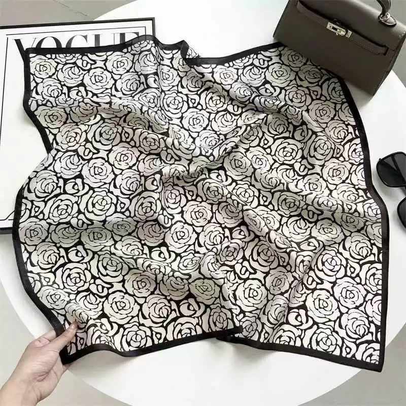 L689  山茶花布料70*70