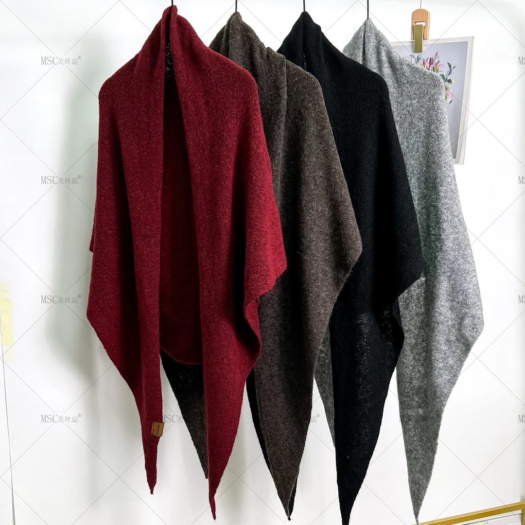 美丝宸【惬意时光】新款羊毛三角披肩外搭简约高级气质百搭纯色围巾