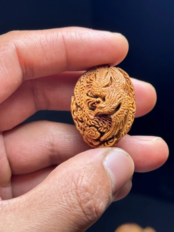 凤凰 朱雀，桃核雕刻，纯手工制作，单籽吊坠背云配串神器