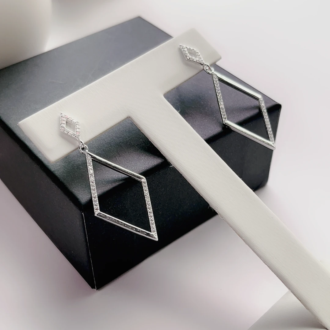 足银合成锆石耳饰 几何菱形耳钉气质轻奢百搭个性设计感镶嵌礼物