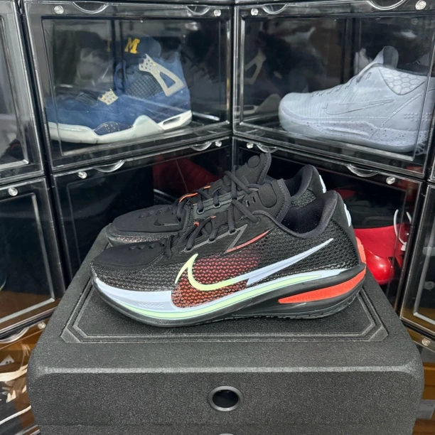 42.5码 Nike zoom gt cut1 黑红 97新 无原盒 无瑕疵 磨损很小