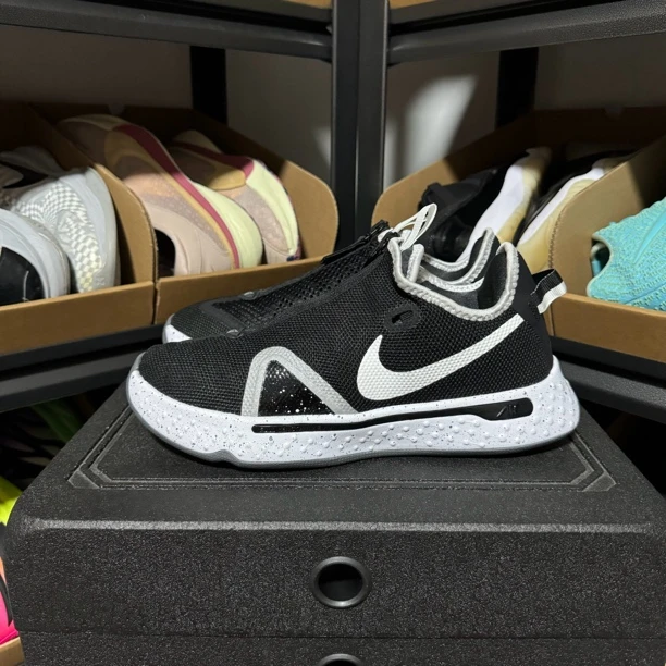 42.5码 nike pg4 黑tb 海外版 全新试穿 无原盒 无瑕疵 气垫澎湃