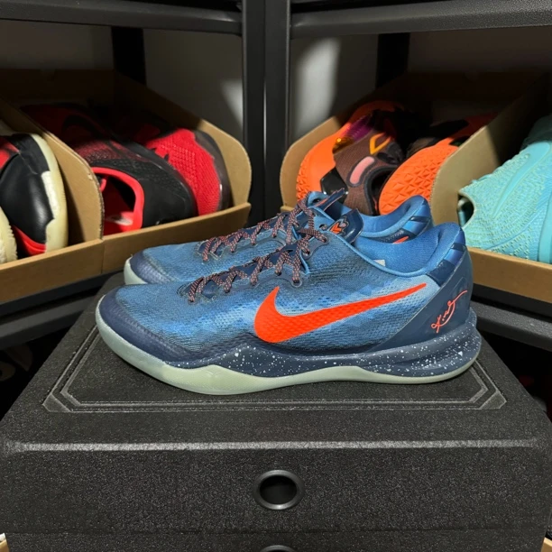 43码 Nike zk8 科比8 闪电雷霆 95新 无原盒 无瑕疵 整体成色很好