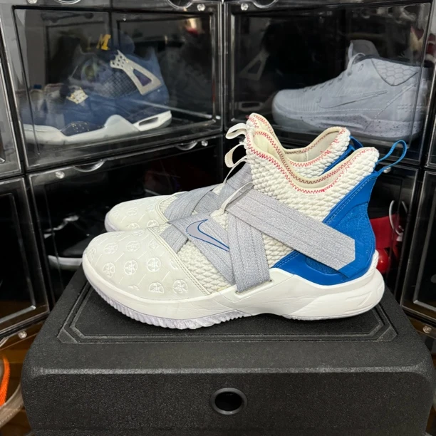 45码 Nike 士兵12 白蓝 95新 无原盒 无瑕疵 磨损不大 气垫澎湃