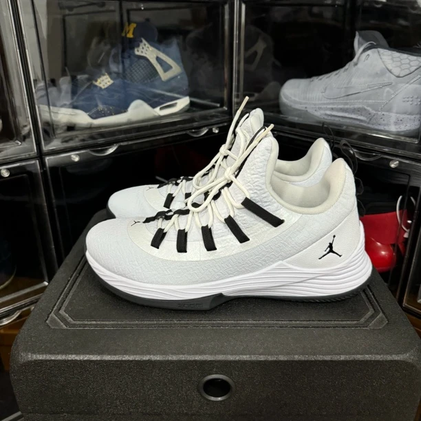 43码 Jordan ultra fly2 low 黑白  97新 无原盒 无瑕疵
