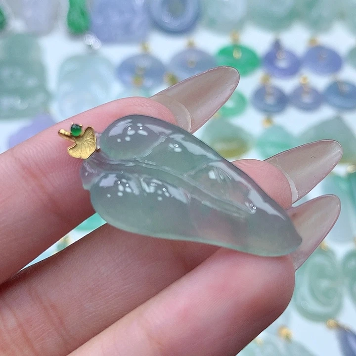 翡翠颈饰18K金镶嵌叶子