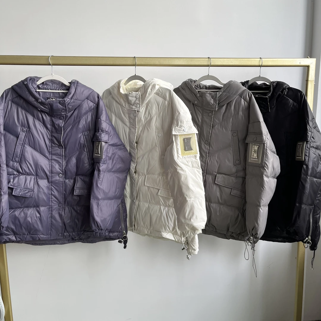 E3606   女士四色宽松款连帽保暖羽绒服