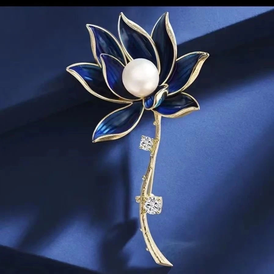 天然珍珠蓝莲花胸针简约轻奢气质胸花高档时尚毛衣衬衫防走光别针