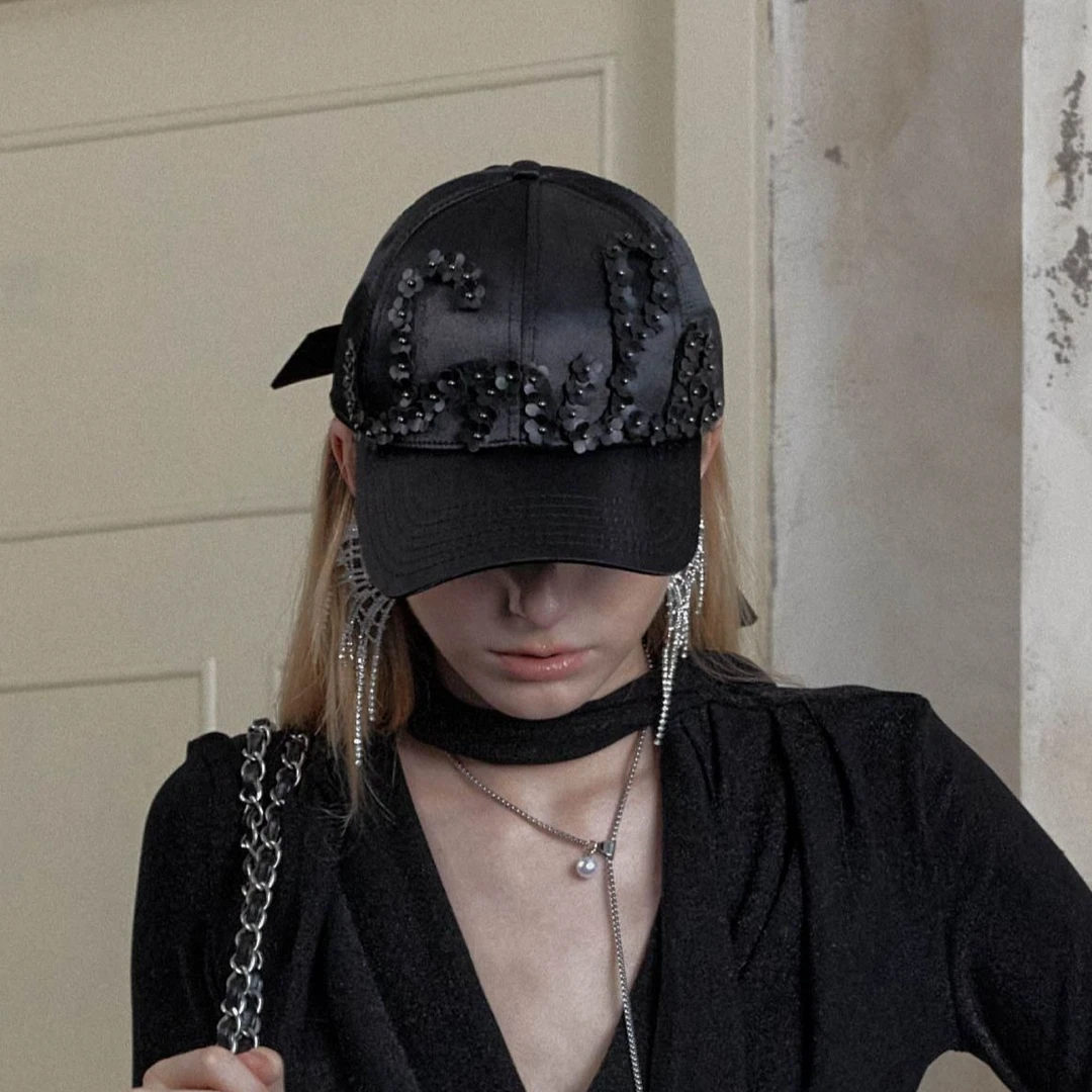 Lean Project 立体仿皮钉珠花朵缎面蝴蝶结帽子