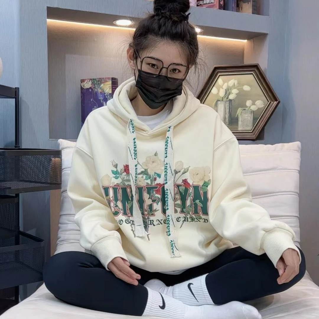 3007-8秋冬款复古米杏奶白色卫衣女潮流甜美情侣印花百搭款