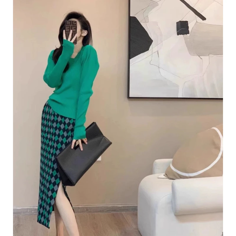 绿色针织衫休闲套装女设计感小众高腰气质包臀开叉棋盘格半身裙子