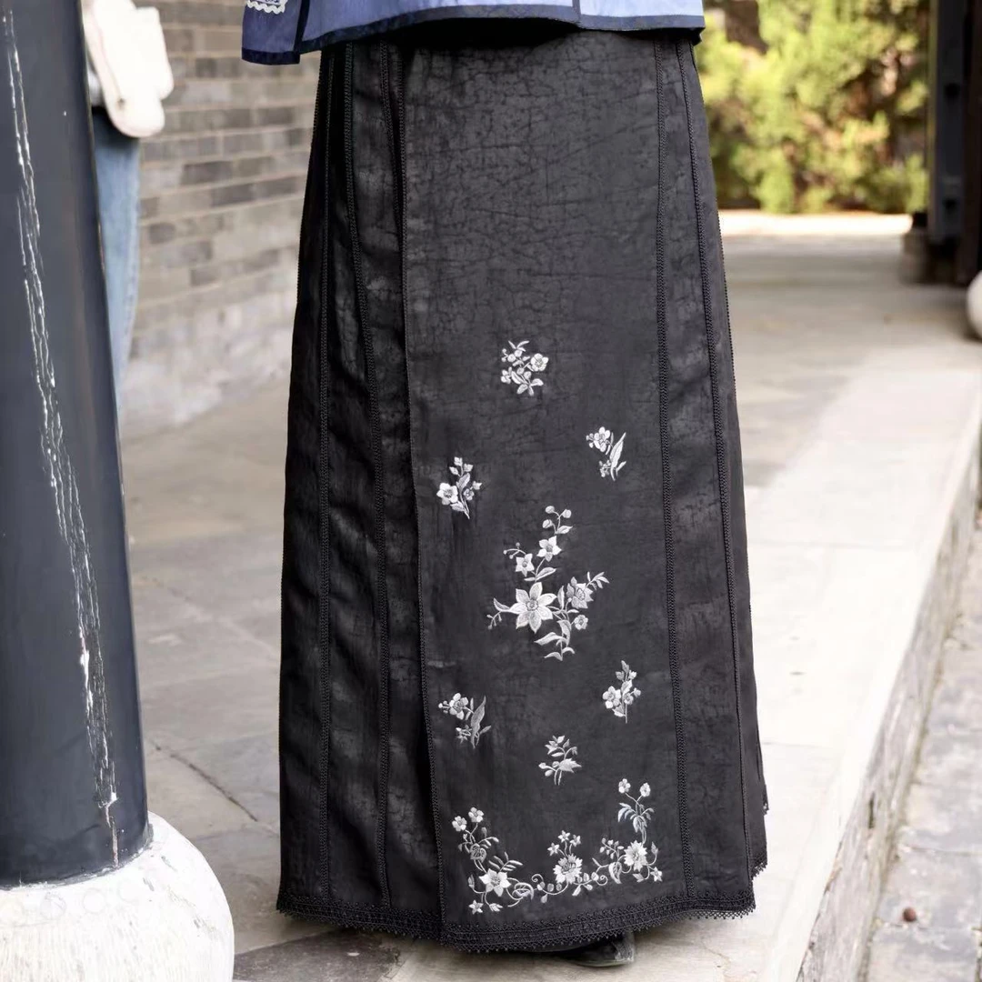 蘇夢【陌上疏影】香云纱手绣单面一片式栏杆马面裙中式日常0107270