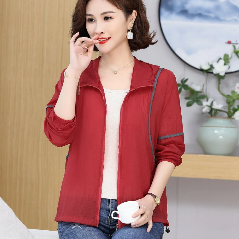 洋气妈妈夏装防晒衣女士短外套中老年女士大码宽松防晒透气衣服