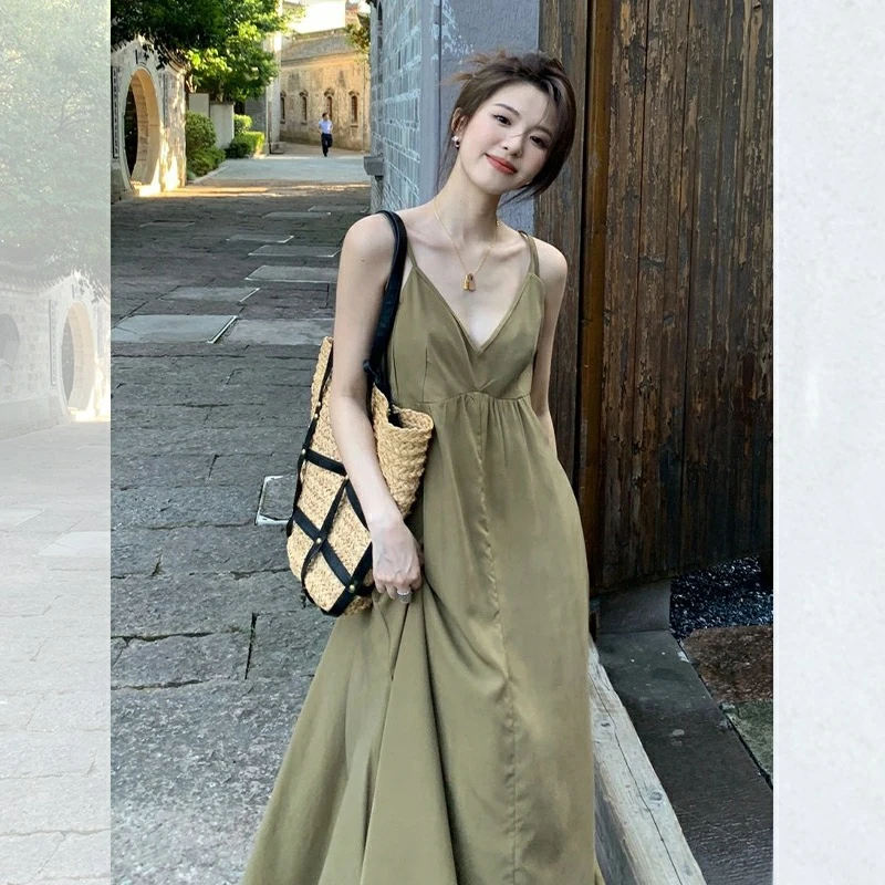 法式气质绿色吊带连衣裙女夏季高级感小众设计小个子温柔风长裙子