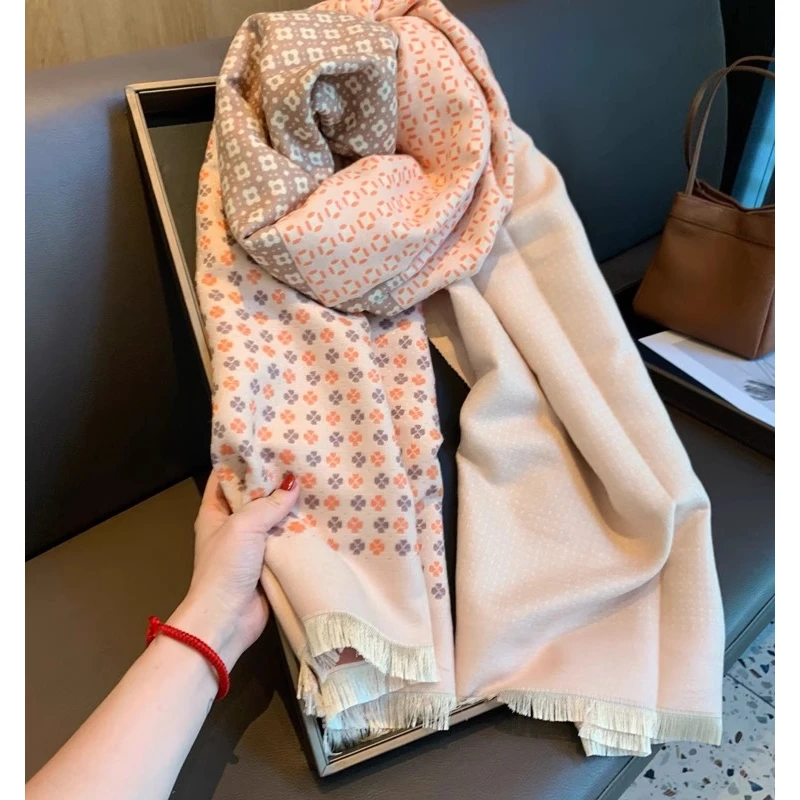 Miss Silas拼色羊绒围巾女冬季时尚保暖小花毛边围脖披肩百搭双面