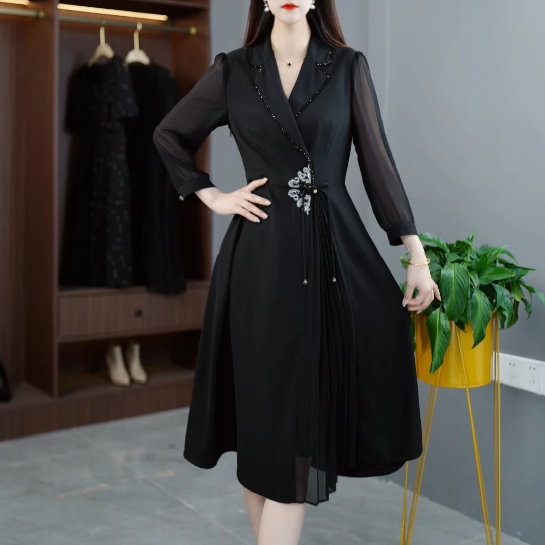 Z10-3秋季国风V领收腰褶皱时尚修身气质显瘦收腰连衣裙黑色